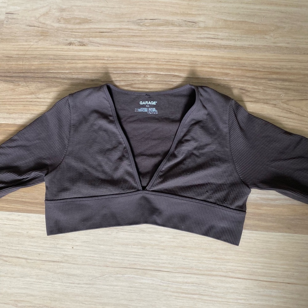 GARAGE long sleeve crop top
